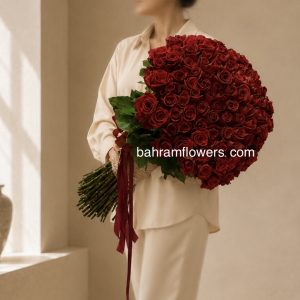 دسته گل رز ۱۰۰ عددی